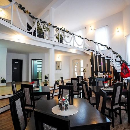 Hôtel Casa Alessias à Vişeu de Sus Extérieur photo