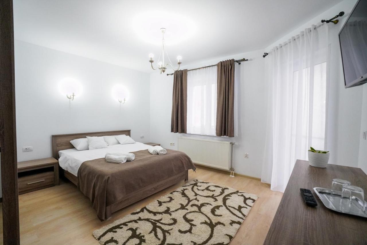 Hôtel Casa Alessias à Vişeu de Sus Extérieur photo